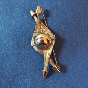 Vintage Gold tone Wire/metal Brooch